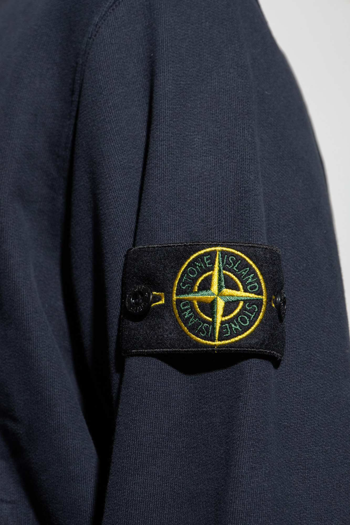 【送料&関税込】Stone  Logo Badge Sweater Navy blue Sweatshirt with logo Stone Island